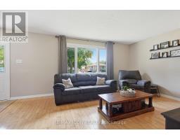 107 ROSAMOND CRESCENT - 4