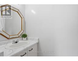 60 - 151 MARTINET AVENUE - 17