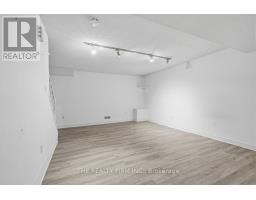 60 - 151 MARTINET AVENUE - 27