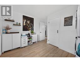 1 IDSARDI AVENUE - 32