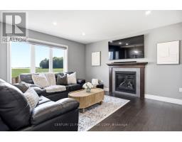 182 GILMOUR DRIVE - 12