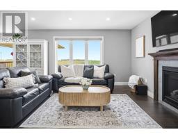 182 GILMOUR DRIVE - 13
