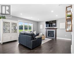 182 GILMOUR DRIVE - 14