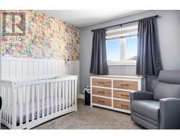 182 GILMOUR DRIVE - 19