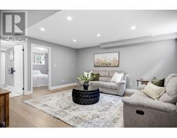 182 GILMOUR DRIVE - 25