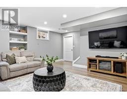 182 GILMOUR DRIVE - 27