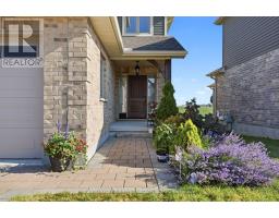 182 GILMOUR DRIVE - 3
