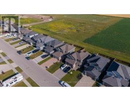 182 GILMOUR DRIVE - 36