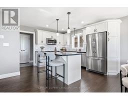 182 GILMOUR DRIVE - 7