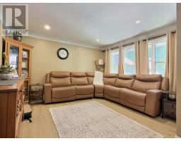 23 YORK CRESCENT - 13