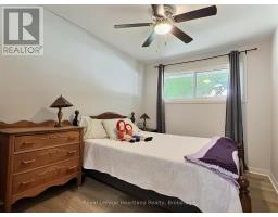 23 YORK CRESCENT - 17