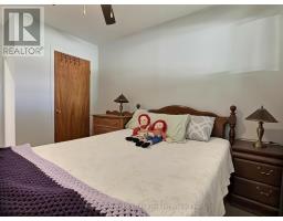 23 YORK CRESCENT - 18