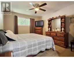 23 YORK CRESCENT - 21