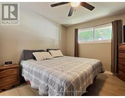 23 YORK CRESCENT - 22