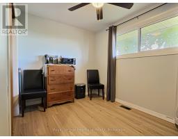 23 YORK CRESCENT - 24