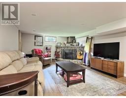 23 YORK CRESCENT - 34