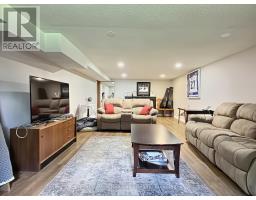 23 YORK CRESCENT - 36