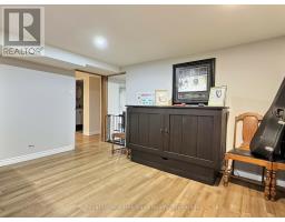 23 YORK CRESCENT - 37