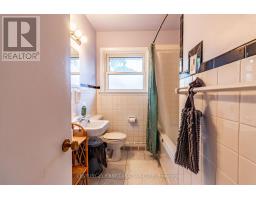 1721 MOFFATT AVENUE - 34