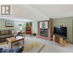 5 WARREN CRESCENT - 27