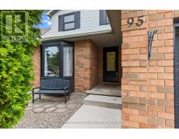 95 GERALD CRESCENT - 2