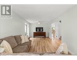 95 GERALD CRESCENT - 7
