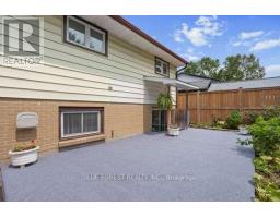 27 VILLENEUVE CRESCENT - 38
