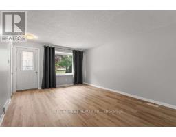 27 VILLENEUVE CRESCENT - 4