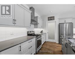 541 BENNETT CRESCENT - 14