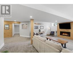 541 BENNETT CRESCENT - 32