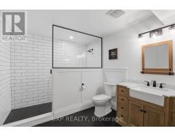 541 BENNETT CRESCENT - 34