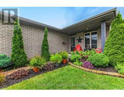 5 HAWTHORN COURT - 2