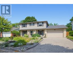 8 MEREDINE CRESCENT E - 1