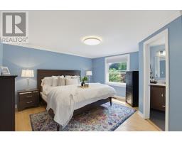 8 MEREDINE CRESCENT E - 13