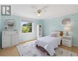 8 MEREDINE CRESCENT E - 18