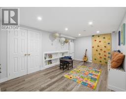 8 MEREDINE CRESCENT E - 20