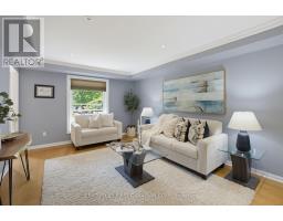 8 MEREDINE CRESCENT E - 5