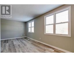 9 CAMELOT CRESCENT - 12