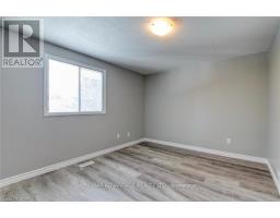 9 CAMELOT CRESCENT - 17