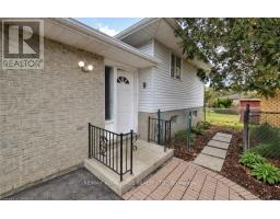 9 CAMELOT CRESCENT - 2