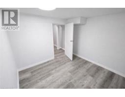 9 CAMELOT CRESCENT - 23