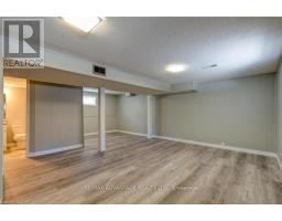 9 CAMELOT CRESCENT - 24