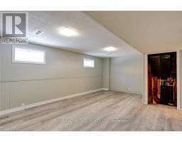 9 CAMELOT CRESCENT - 26