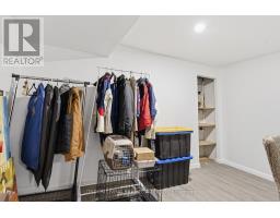 23 GREENBRIER CRESCENT - 32