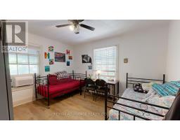 4 FARLEY PLACE - 32