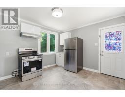 60 CHURCHILL CRESCENT - 9