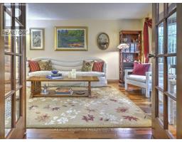 264 SUFFOLK PLACE - 9
