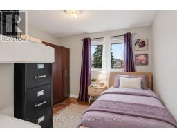 68 DOWNING CRESCENT - 27