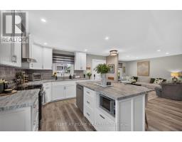 37 RENNY CRESCENT - 14