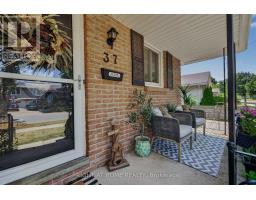 37 RENNY CRESCENT - 5